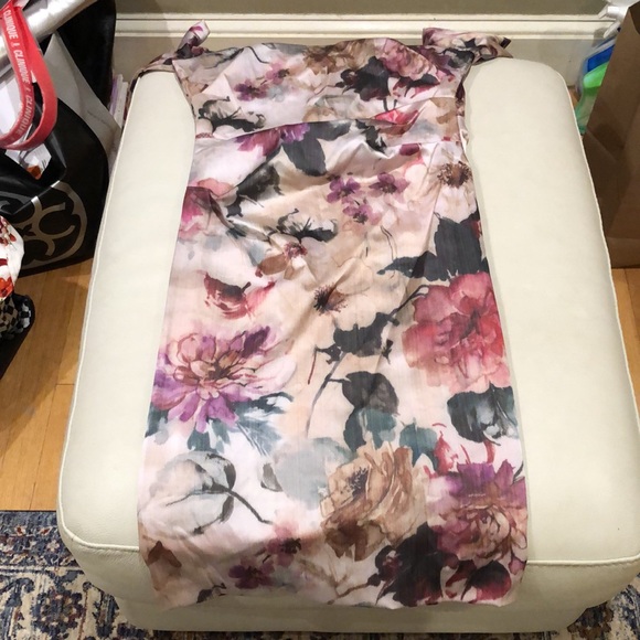 Sara Campbell beige/ pink floral shirt sleeve ruched midi - Picture 4 of 7